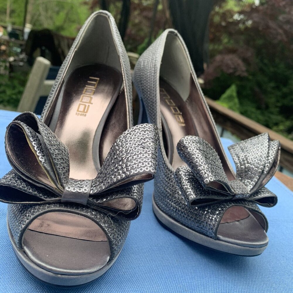 MODA INTERNATIONAL Pewter Sequin heels 8M